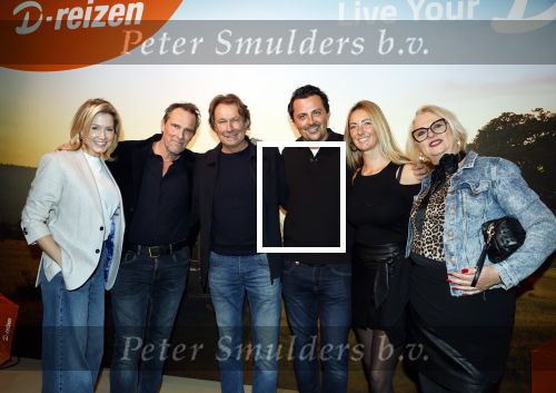 Den Bosch 7 februari 2026
De Hanslers , Monique Hansler Peter Hansler Mike Hansler en zijn vriendin op het vakantiefestival in de brabanthallen in Den Bosch . Khalid Kasem intervieuwde hen in de stand van Prijsvrij.
De Hanslers met Hans Kraay en Sofie Kraay
