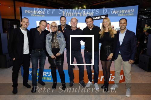 Den Bosch 7 februari 2026
De Hanslers , Monique Hansler Peter Hansler Mike Hansler en zijn vriendin op het vakantiefestival in de brabanthallen in Den Bosch . Khalid Kasem intervieuwde hen in de stand van Prijsvrij.
De Hanslers samen met Rick Karsdorp Marc v Deursen (D Reizen en Prijsvrij)