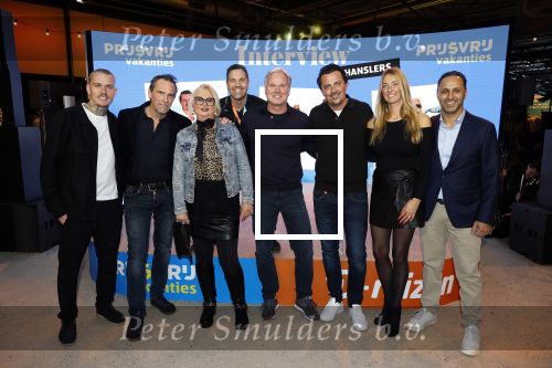 Den Bosch 7 februari 2026
De Hanslers , Monique Hansler Peter Hansler Mike Hansler en zijn vriendin op het vakantiefestival in de brabanthallen in Den Bosch . Khalid Kasem intervieuwde hen in de stand van Prijsvrij.
De Hanslers samen met Rick Karsdorp Marc v Deursen (D Reizen en Prijsvrij)