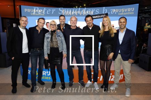 Den Bosch 7 februari 2026
De Hanslers , Monique Hansler Peter Hansler Mike Hansler en zijn vriendin op het vakantiefestival in de brabanthallen in Den Bosch . Khalid Kasem intervieuwde hen in de stand van Prijsvrij.
De Hanslers samen met Rick Karsdorp Marc v Deursen (D Reizen en Prijsvrij)