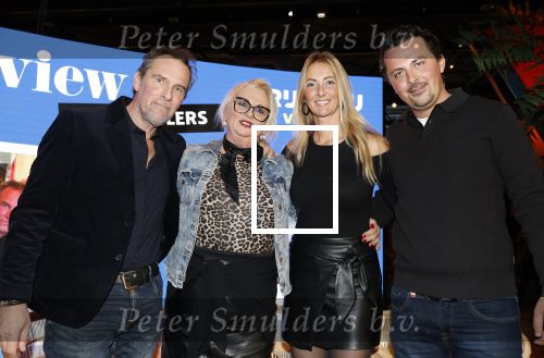 Den Bosch 7 februari 2026
De Hanslers , Monique Hansler Peter Hansler Mike Hansler en zijn vriendin op het vakantiefestival in de brabanthallen in Den Bosch . Khalid Kasem intervieuwde hen in de stand van Prijsvrij.