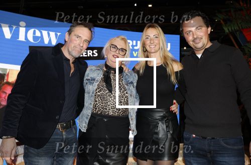 Den Bosch 7 februari 2026
De Hanslers , Monique Hansler Peter Hansler Mike Hansler en zijn vriendin op het vakantiefestival in de brabanthallen in Den Bosch . Khalid Kasem intervieuwde hen in de stand van Prijsvrij.