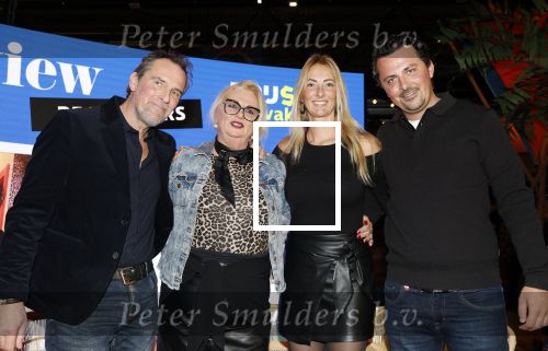 Den Bosch 7 februari 2026
De Hanslers , Monique Hansler Peter Hansler Mike Hansler en zijn vriendin op het vakantiefestival in de brabanthallen in Den Bosch . Khalid Kasem intervieuwde hen in de stand van Prijsvrij.
