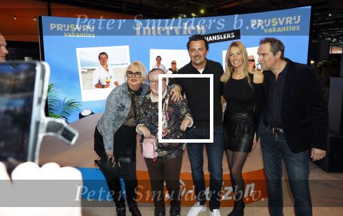 Den Bosch 7 februari 2026
De Hanslers , Monique Hansler Peter Hansler Mike Hansler en zijn vriendin op het vakantiefestival in de brabanthallen in Den Bosch . Khalid Kasem intervieuwde hen in de stand van Prijsvrij.
