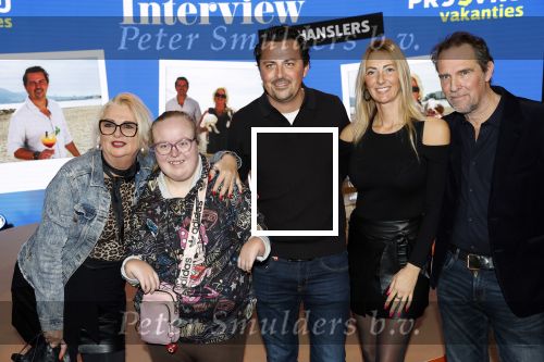 Den Bosch 7 februari 2026
De Hanslers , Monique Hansler Peter Hansler Mike Hansler en zijn vriendin op het vakantiefestival in de brabanthallen in Den Bosch . Khalid Kasem intervieuwde hen in de stand van Prijsvrij.