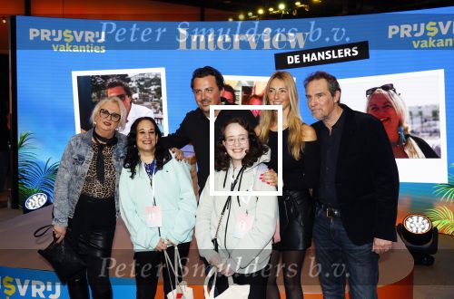 Den Bosch 7 februari 2026
De Hanslers , Monique Hansler Peter Hansler Mike Hansler en zijn vriendin op het vakantiefestival in de brabanthallen in Den Bosch . Khalid Kasem intervieuwde hen in de stand van Prijsvrij.
