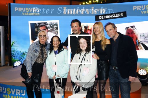 Den Bosch 7 februari 2026
De Hanslers , Monique Hansler Peter Hansler Mike Hansler en zijn vriendin op het vakantiefestival in de brabanthallen in Den Bosch . Khalid Kasem intervieuwde hen in de stand van Prijsvrij.