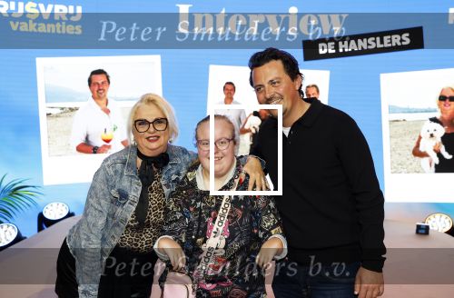 Den Bosch 7 februari 2026
De Hanslers , Monique Hansler Peter Hansler Mike Hansler en zijn vriendin op het vakantiefestival in de brabanthallen in Den Bosch . Khalid Kasem intervieuwde hen in de stand van Prijsvrij.