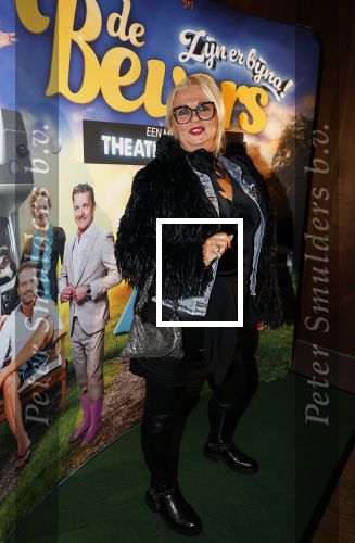 Tilburg 29 januari 2026
Premiere de Bevers in de schouwburg van Tilburg . John de Bever en Kees de Bever geven een voorstelling met oa Bas Muijs Adje v Bavel en Mariska v Kolck. Mike Hansler Monique Hansler Peter Hansler en Veerle Deurloo kwamen ook naar de premiere