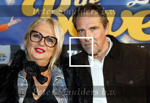 Tilburg 29 januari 2026
Premiere de Bevers in de schouwburg van Tilburg . John de Bever en Kees de Bever geven een voorstelling met oa Bas Muijs Adje v Bavel en Mariska v Kolck. Mike Hansler Monique Hansler Peter Hansler en Veerle Deurloo kwamen ook naar de premiere