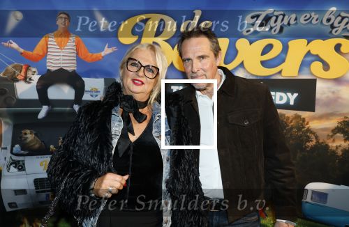 Tilburg 29 januari 2026
Premiere de Bevers in de schouwburg van Tilburg . John de Bever en Kees de Bever geven een voorstelling met oa Bas Muijs Adje v Bavel en Mariska v Kolck. Mike Hansler Monique Hansler Peter Hansler en Veerle Deurloo kwamen ook naar de premiere