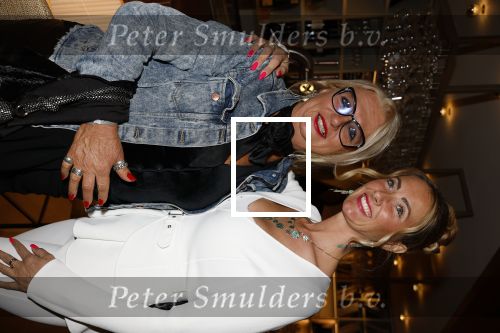 Tilburg 29 januari 2026
Premiere de Bevers in de schouwburg van Tilburg . John de Bever en Kees de Bever geven een voorstelling met oa Bas Muijs Adje v Bavel en Mariska v Kolck. Mike Hansler Monique Hansler Peter Hansler en Veerle Deurloo kwamen ook naar de premiere