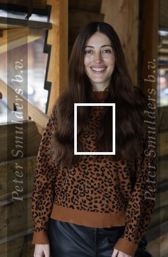 Amsterdam 30 januari 2026
Buiten gewone gezinnen, het nieuwe boek van acteur, columnist en podcastmaker Diego Gonzalez-Clark is vandaag gepresenteerd. Chantal Janzen ontving het eerste boek . Nadia Palesa