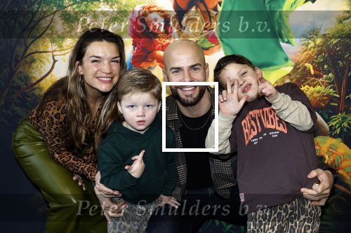 Utrecht 1 februari 2026
Premiere Super juffie in jaarbeurs Utrecht . Oscar Aerts kwam met zijn vrouw en kinderen
