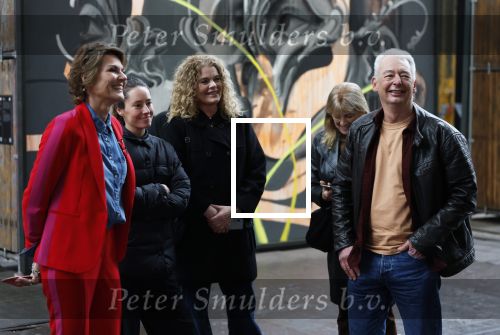 Amsterdam 11 februari 2026
Bekendmaking boekenweekgeschenk auteur 2026 -  Peter de Smet (Hendrik Groen)  en Doortje Smithuijsen ( ik zou uw dochter kunnen zijn) . Eveline Aendekerk stelde ze voor . De vrouwen van Peter ( Dochter zwarte Jas , Ex vrouw bruine colltrui en huidige vriendin Krullen ) Dame met paarse sjawl is zijn uitgeefster Paloma Sanchez v Dijck