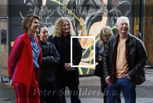 Amsterdam 11 februari 2026
Bekendmaking boekenweekgeschenk auteur 2026 -  Peter de Smet (Hendrik Groen)  en Doortje Smithuijsen ( ik zou uw dochter kunnen zijn) . Eveline Aendekerk stelde ze voor . De vrouwen van Peter ( Dochter zwarte Jas , Ex vrouw bruine colltrui en huidige vriendin Krullen ) Dame met paarse sjawl is zijn uitgeefster Paloma Sanchez v Dijck
