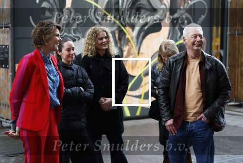 Amsterdam 11 februari 2026
Bekendmaking boekenweekgeschenk auteur 2026 -  Peter de Smet (Hendrik Groen)  en Doortje Smithuijsen ( ik zou uw dochter kunnen zijn) . Eveline Aendekerk stelde ze voor . De vrouwen van Peter ( Dochter zwarte Jas , Ex vrouw bruine colltrui en huidige vriendin Krullen ) Dame met paarse sjawl is zijn uitgeefster Paloma Sanchez v Dijck