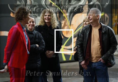 Amsterdam 11 februari 2026
Bekendmaking boekenweekgeschenk auteur 2026 -  Peter de Smet (Hendrik Groen)  en Doortje Smithuijsen ( ik zou uw dochter kunnen zijn) . Eveline Aendekerk stelde ze voor . De vrouwen van Peter ( Dochter zwarte Jas , Ex vrouw bruine colltrui en huidige vriendin Krullen ) Dame met paarse sjawl is zijn uitgeefster Paloma Sanchez v Dijck
