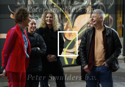 Amsterdam 11 februari 2026
Bekendmaking boekenweekgeschenk auteur 2026 -  Peter de Smet (Hendrik Groen)  en Doortje Smithuijsen ( ik zou uw dochter kunnen zijn) . Eveline Aendekerk stelde ze voor . De vrouwen van Peter ( Dochter zwarte Jas , Ex vrouw bruine colltrui en huidige vriendin Krullen ) Dame met paarse sjawl is zijn uitgeefster Paloma Sanchez v Dijck