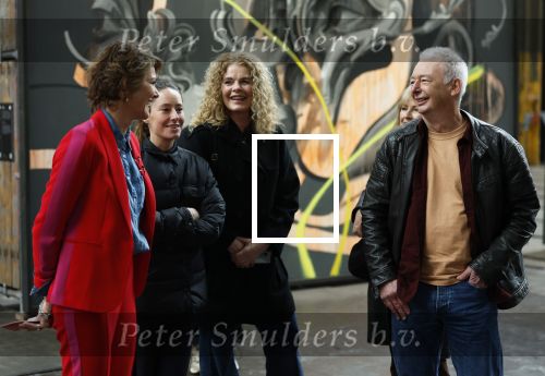 Amsterdam 11 februari 2026
Bekendmaking boekenweekgeschenk auteur 2026 -  Peter de Smet (Hendrik Groen)  en Doortje Smithuijsen ( ik zou uw dochter kunnen zijn) . Eveline Aendekerk stelde ze voor . De vrouwen van Peter ( Dochter zwarte Jas , Ex vrouw bruine colltrui en huidige vriendin Krullen ) Dame met paarse sjawl is zijn uitgeefster Paloma Sanchez v Dijck