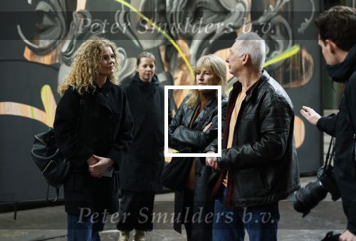Amsterdam 11 februari 2026
Bekendmaking boekenweekgeschenk auteur 2026 -  Peter de Smet (Hendrik Groen)  en Doortje Smithuijsen ( ik zou uw dochter kunnen zijn) . Eveline Aendekerk stelde ze voor . De vrouwen van Peter ( Dochter zwarte Jas , Ex vrouw bruine colltrui en huidige vriendin Krullen ) Dame met paarse sjawl is zijn uitgeefster Paloma Sanchez v Dijck