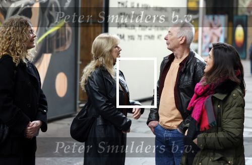 Amsterdam 11 februari 2026
Bekendmaking boekenweekgeschenk auteur 2026 -  Peter de Smet (Hendrik Groen)  en Doortje Smithuijsen ( ik zou uw dochter kunnen zijn) . Eveline Aendekerk stelde ze voor . De vrouwen van Peter ( Dochter zwarte Jas , Ex vrouw bruine colltrui en huidige vriendin Krullen ) Dame met paarse sjawl is zijn uitgeefster Paloma Sanchez v Dijck