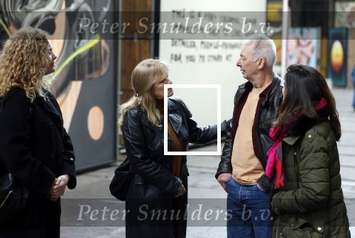 Amsterdam 11 februari 2026
Bekendmaking boekenweekgeschenk auteur 2026 -  Peter de Smet (Hendrik Groen)  en Doortje Smithuijsen ( ik zou uw dochter kunnen zijn) . Eveline Aendekerk stelde ze voor . De vrouwen van Peter ( Dochter zwarte Jas , Ex vrouw bruine colltrui en huidige vriendin Krullen ) Dame met paarse sjawl is zijn uitgeefster Paloma Sanchez v Dijck