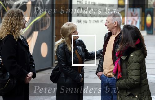 Amsterdam 11 februari 2026
Bekendmaking boekenweekgeschenk auteur 2026 -  Peter de Smet (Hendrik Groen)  en Doortje Smithuijsen ( ik zou uw dochter kunnen zijn) . Eveline Aendekerk stelde ze voor . De vrouwen van Peter ( Dochter zwarte Jas , Ex vrouw bruine colltrui en huidige vriendin Krullen ) Dame met paarse sjawl is zijn uitgeefster Paloma Sanchez v Dijck