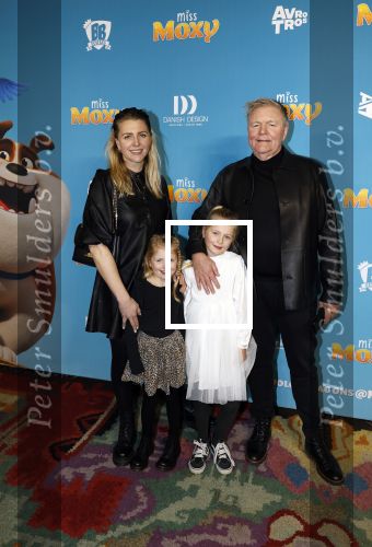 Amsterdam 24 januari 2026
Premiere Miss Molly in Tuschinski met in de cast oa Sarah Bannier (zwanger) en Carice v Houten . Rene Mioch met dochter en kleindochters