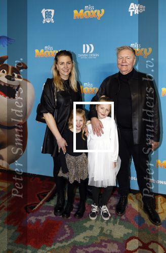 Amsterdam 24 januari 2026
Premiere Miss Molly in Tuschinski met in de cast oa Sarah Bannier (zwanger) en Carice v Houten . Rene Mioch met dochter en kleindochters
