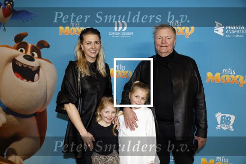 Amsterdam 24 januari 2026
Premiere Miss Molly in Tuschinski met in de cast oa Sarah Bannier (zwanger) en Carice v Houten . Rene Mioch met dochter en kleindochters