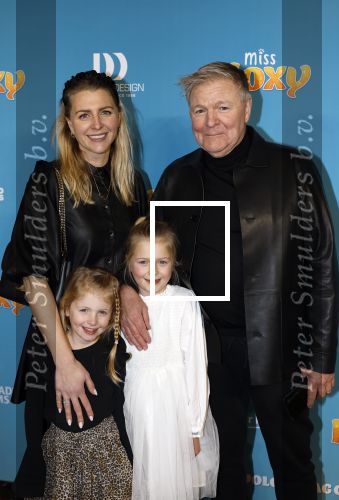 Amsterdam 24 januari 2026
Premiere Miss Molly in Tuschinski met in de cast oa Sarah Bannier (zwanger) en Carice v Houten . Rene Mioch met dochter en kleindochters