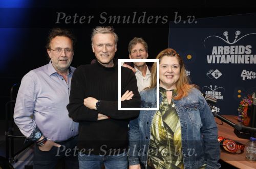 Hilversum 19 februari 2026
Rick v Velthuysen Bas Westerweel Hans Schiffers en Mirjam Verhoef tijdens de viering van het 80-jarig jubileum van Arbeidsvitaminen. Het langstlopende nationale radioprogramma viert dit met een live-uitzending vanuit de Vioolkist in Hilversum