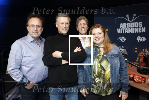 Hilversum 19 februari 2026
Rick v Velthuysen Bas Westerweel Hans Schiffers en Mirjam Verhoef tijdens de viering van het 80-jarig jubileum van Arbeidsvitaminen. Het langstlopende nationale radioprogramma viert dit met een live-uitzending vanuit de Vioolkist in Hilversum