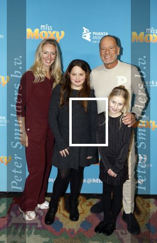 Amsterdam 24 januari 2026
Premiere Miss Molly in Tuschinski met in de cast oa Sarah Bannier (zwanger) en Carice v Houten . Ron Boszhard kwam met zijn partner en dochter