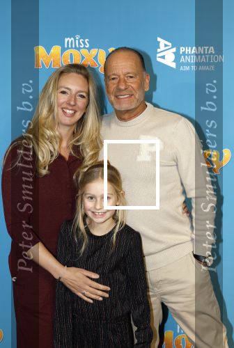 Amsterdam 24 januari 2026
Premiere Miss Molly in Tuschinski met in de cast oa Sarah Bannier (zwanger) en Carice v Houten . Ron Boszhard kwam met zijn partner en dochter