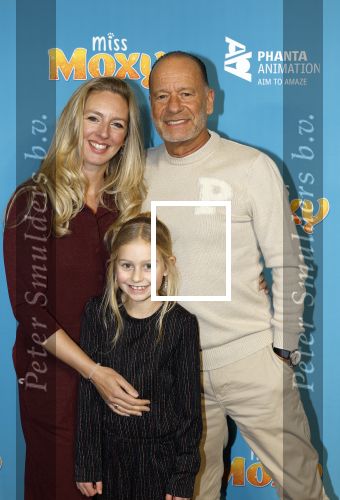 Amsterdam 24 januari 2026
Premiere Miss Molly in Tuschinski met in de cast oa Sarah Bannier (zwanger) en Carice v Houten . Ron Boszhard kwam met zijn partner en dochter