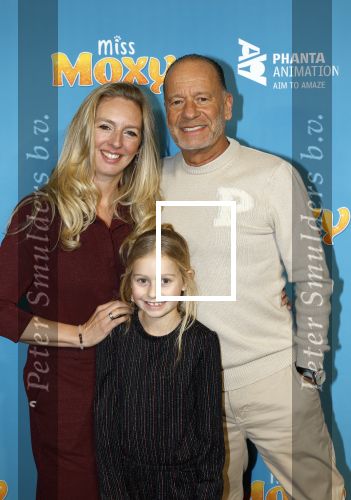 Amsterdam 24 januari 2026
Premiere Miss Molly in Tuschinski met in de cast oa Sarah Bannier (zwanger) en Carice v Houten . Ron Boszhard kwam met zijn partner en dochter