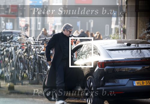 Amsterdam 24 januari 2026
Ruud de Wild met boodschappen bij zijn huis .