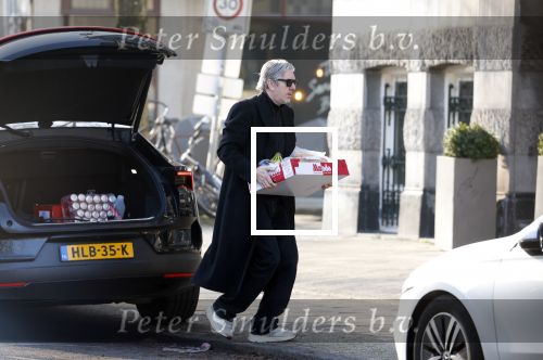 Amsterdam 24 januari 2026
Ruud de Wild met boodschappen bij zijn huis .