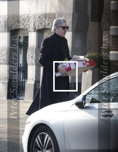 Amsterdam 24 januari 2026
Ruud de Wild met boodschappen bij zijn huis .
