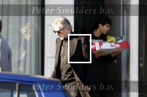 Amsterdam 24 januari 2026
Ruud de Wild met boodschappen bij zijn huis .