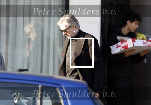 Amsterdam 24 januari 2026
Ruud de Wild met boodschappen bij zijn huis .