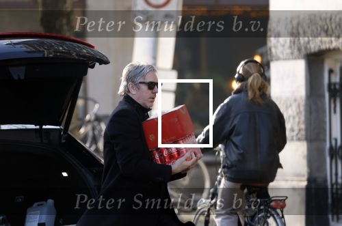 Amsterdam 24 januari 2026
Ruud de Wild met boodschappen bij zijn huis .