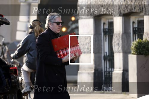 Amsterdam 24 januari 2026
Ruud de Wild met boodschappen bij zijn huis .