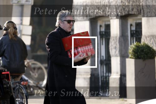 Amsterdam 24 januari 2026
Ruud de Wild met boodschappen bij zijn huis .