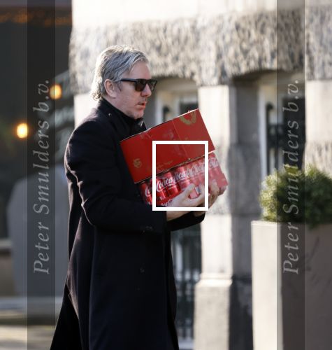 Amsterdam 24 januari 2026
Ruud de Wild met boodschappen bij zijn huis .