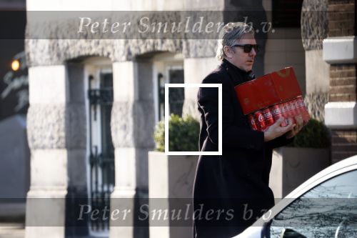 Amsterdam 24 januari 2026
Ruud de Wild met boodschappen bij zijn huis .