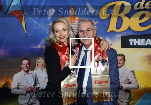 Tilburg 29 januari 2026
Premiere de Bevers in de schouwburg van Tilburg . John de Bever en Kees de Bever geven een voorstelling met oa Bas Muijs Adje v Bavel en Mariska v Kolck. Sabine Vas Nunes ( vrouw Bas Muijs) kwam met beste vriend Bas en zijn ouders