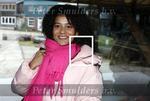Amsterdam 30 januari 2026
Buiten gewone gezinnen, het nieuwe boek van acteur, columnist en podcastmaker Diego Gonzalez-Clark is vandaag gepresenteerd. Chantal Janzen ontving het eerste boek .